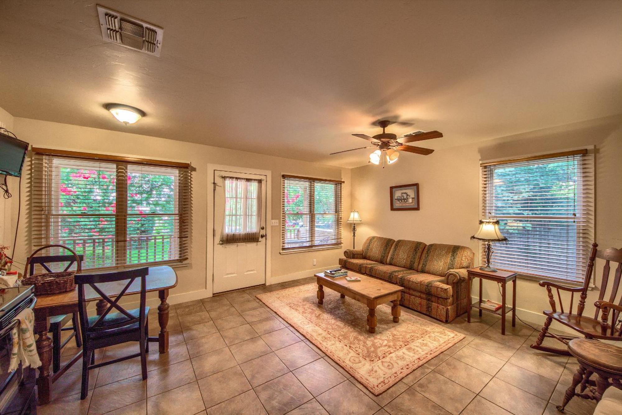 Annettes Cottage A Fredericksburg Extérieur photo